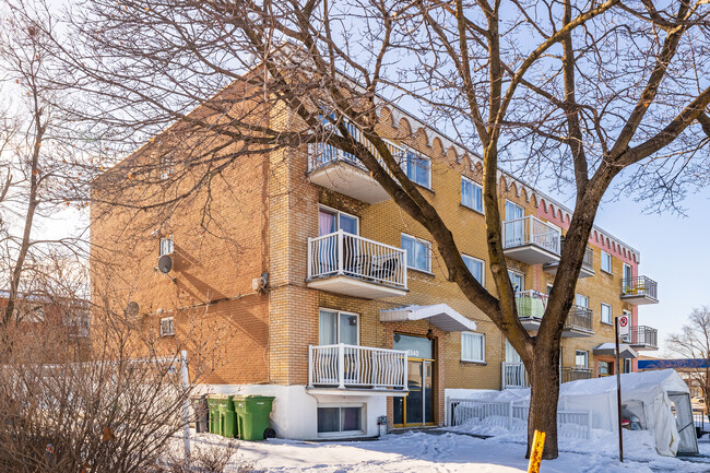8340 Langelier Boul in Montréal, QC - Building Photo - Primary Photo