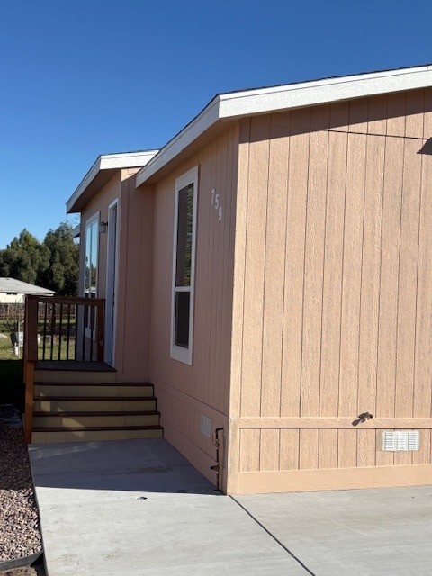 property at 751 W Chase Ave