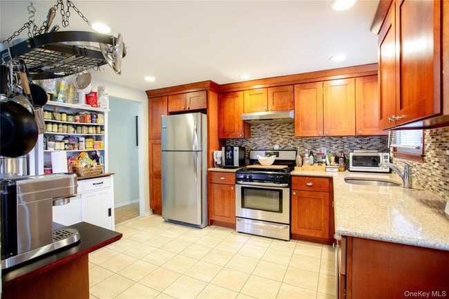 552 E Walnut St in Long Beach, NY - Building Photo - Building Photo