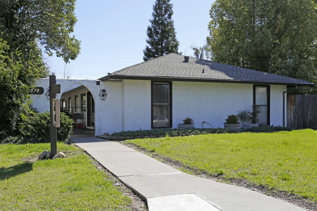 La Paz in Sacramento, CA - Building Photo