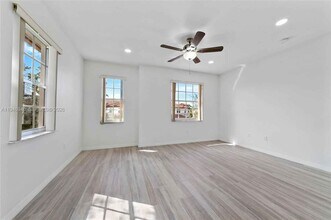 14049 SW 51st Ln in Miramar, FL - Foto de edificio - Building Photo