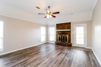 7017 Juanita Cir S in Memphis, TN - Foto de edificio - Building Photo