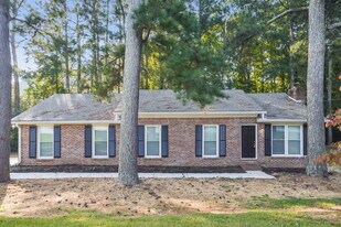 661 Greenview Ave SE in Conyers, GA - Building Photo