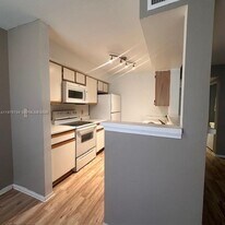 2667 NW 33rd St in Oakland Park, FL - Building Photo