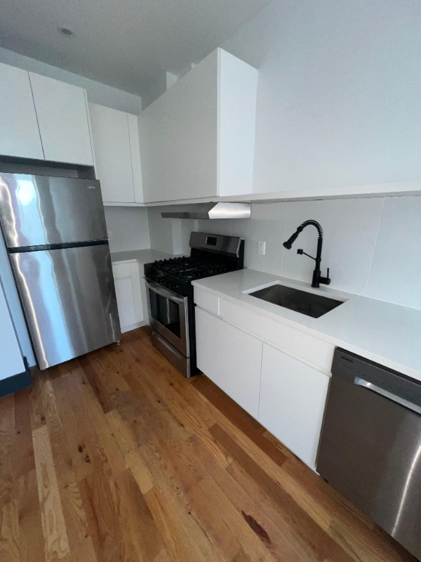 568 Communipaw Ave in Jersey City, NJ - Building Photo - Building Photo