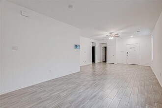 25407 Northpark Lake Dr in Porter, TX - Building Photo - Building Photo