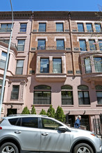 61 W 70th St in New York, NY - Building Photo - Building Photo