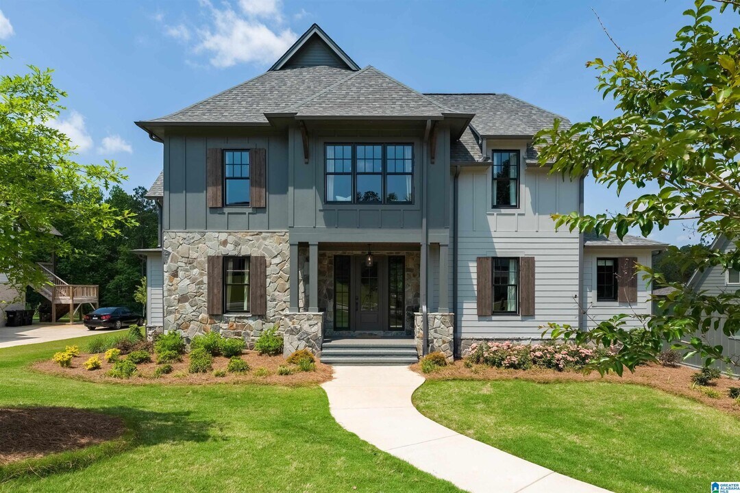 1968 Blackridge Rd in Hoover, AL - Building Photo