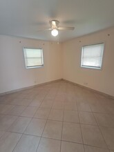 1021 Selkirk St in West Palm Beach, FL - Building Photo - Building Photo