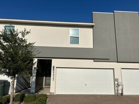9925 Kaspar Dr in Laredo, TX - Building Photo