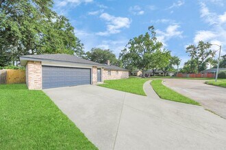 15135 Chipman Ln. in Houston, TX - Building Photo - Building Photo