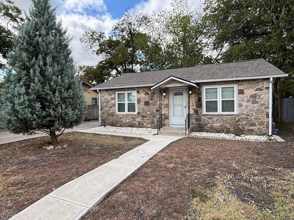 505 Fort Clark Dr in Austin, TX - Building Photo