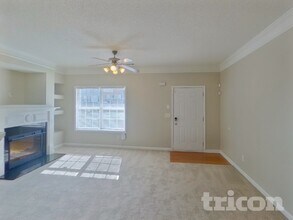 6358 Olmadison Pl in Atlanta, GA - Foto de edificio - Building Photo