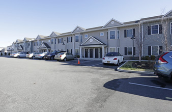 Lindenhurst Villas in Lindenhurst, NY - Foto de edificio - Building Photo