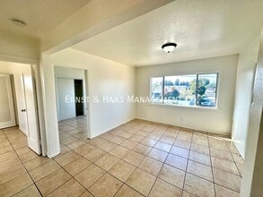 1823 E 11th St in Long Beach, CA - Building Photo - Building Photo