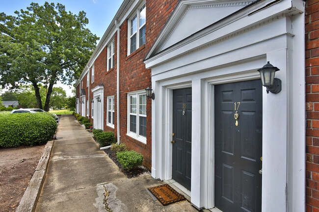 Addison Townhomes in Taylors, SC - Foto de edificio - Building Photo