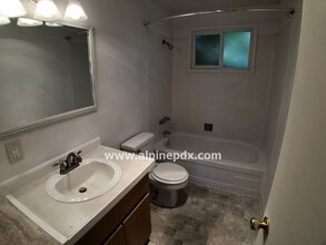 12800 SW Allen Blvd in Beaverton, OR - Building Photo - Building Photo