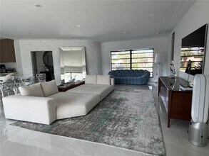 2062 NE 121st Rd in North Miami, FL - Building Photo - Building Photo