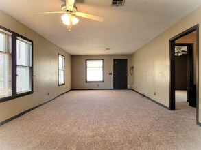 1000 W Woodson St in El Reno, OK - Foto de edificio - Building Photo