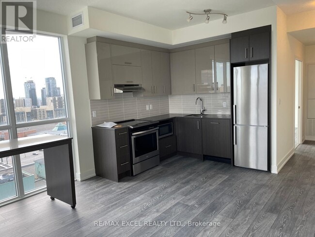 180 Fairview Mall Dr in Toronto, ON - Building Photo - Building Photo