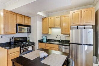 487 E 7th St, Unit 2 in Boston, MA - Building Photo - Building Photo