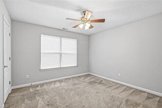 1433 E Pembroke Ave in Hampton, VA - Building Photo - Building Photo