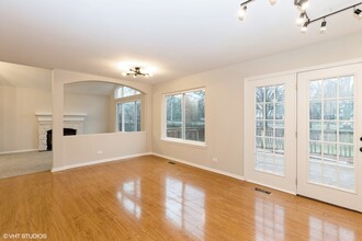 4663 Rolling Hills Dr in Lake In The Hills, IL - Building Photo - Building Photo