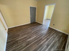 204-206 Magnolia Street, 1L in Hartford, CT - Building Photo - Building Photo