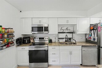 1819 Clearbrooke Dr in Clearwater, FL - Building Photo - Building Photo