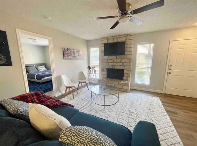 1725 Horseshoe Cir in Round Rock, TX - Foto de edificio - Building Photo