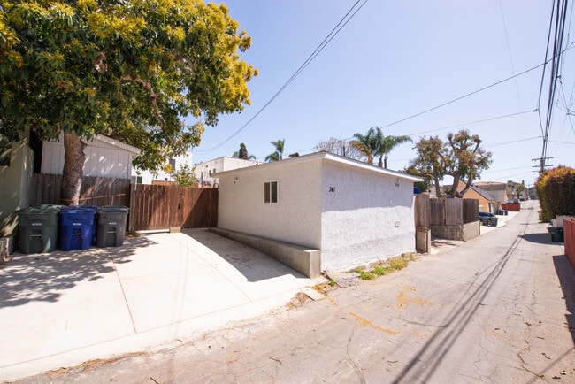 341 Whiting St in El Segundo, CA - Foto de edificio - Building Photo