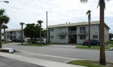 163rd Street Apartments in North Miami Beach, FL - Building Photo - Building Photo