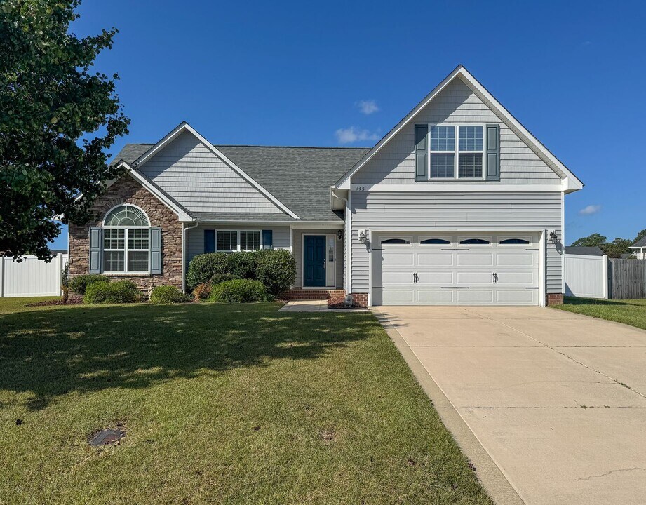 145 Crescent Drive in Raeford, NC - Building Photo