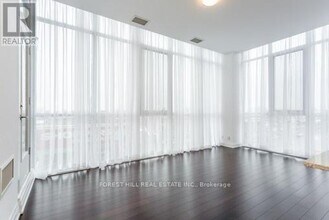 530-530 St Clair Ave W in Toronto, ON - Building Photo - Building Photo