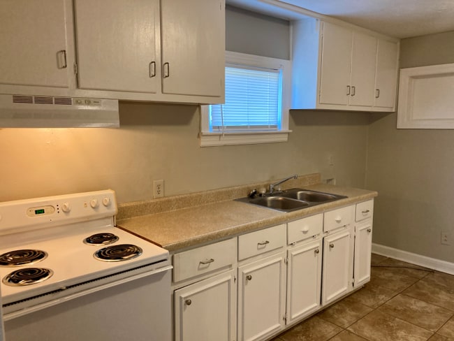 54 Monroe Ave in Jackson, TN - Building Photo - Building Photo