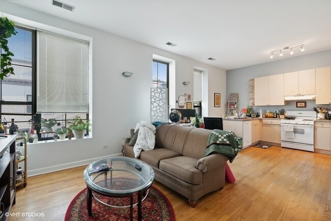 1310 W 18th St in Chicago, IL - Building Photo - Building Photo