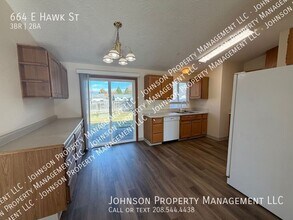 664 E Hawk St in Meridian, ID - Building Photo - Building Photo