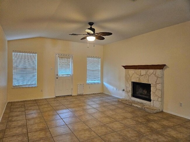17833 Floribundas Ln in Elgin, TX - Building Photo - Building Photo