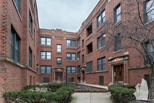 654 W Cornelia Ave in Chicago, IL - Building Photo