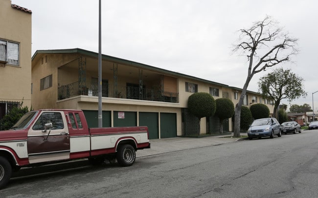 6730-6800 Marbrisa Ave in Huntington Park, CA - Foto de edificio - Building Photo