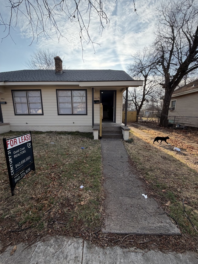 property at 1903 1/2 Fillmore St