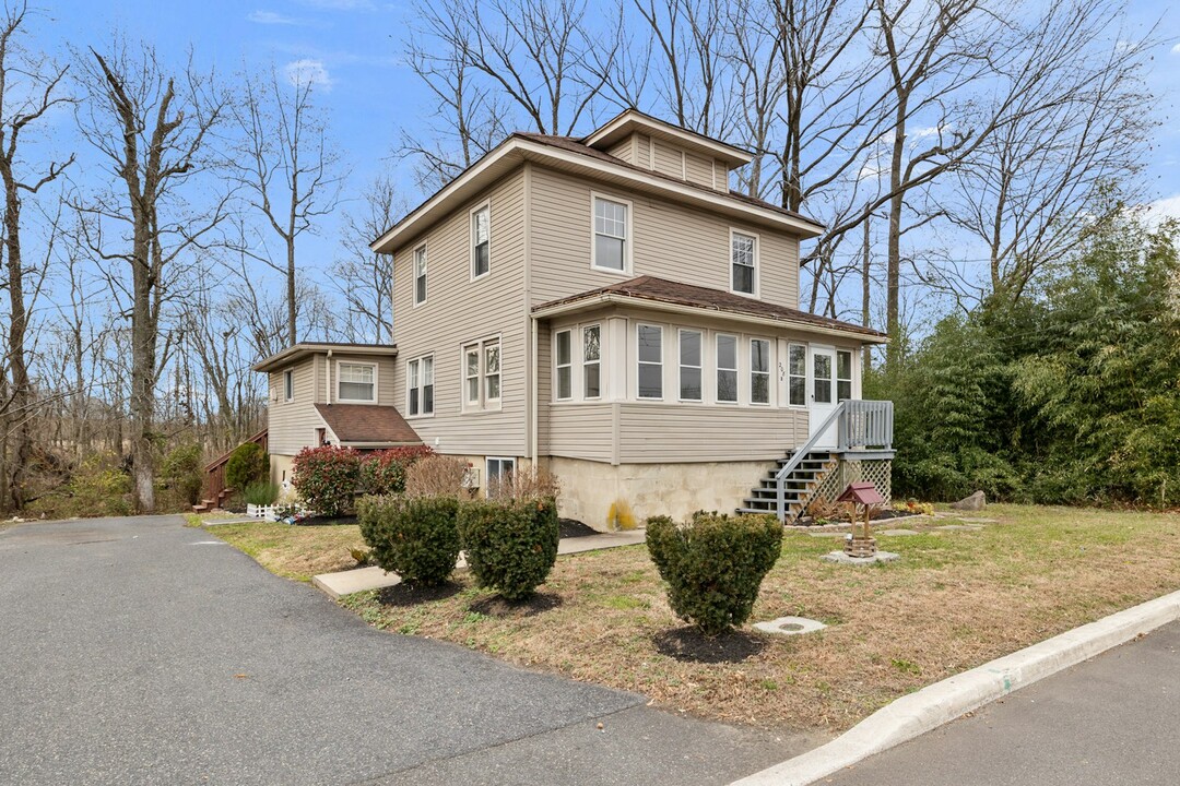 208 Hartford Rd in Mount Laurel, NJ - Building Photo