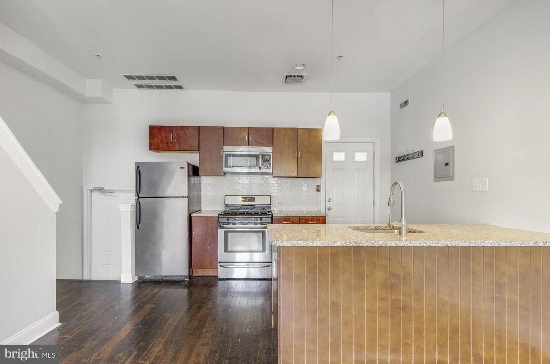 1616 Fairmount Ave Photo