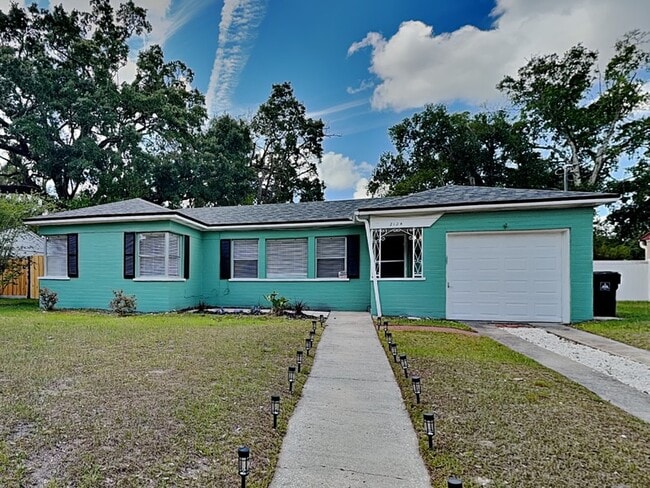 property at 2124 Valencia Rd