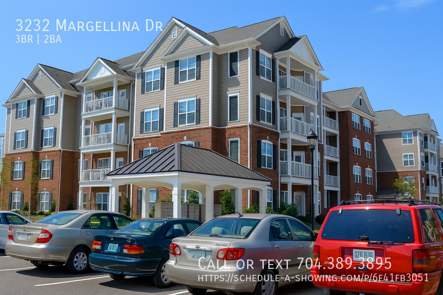 3232 Margellina Drive in Charlotte, NC - Building Photo
