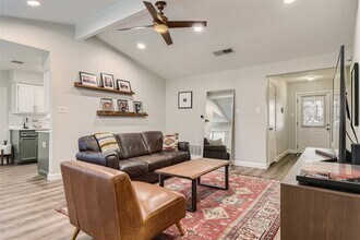 2302 Frontier Trl in Round Rock, TX - Building Photo - Building Photo