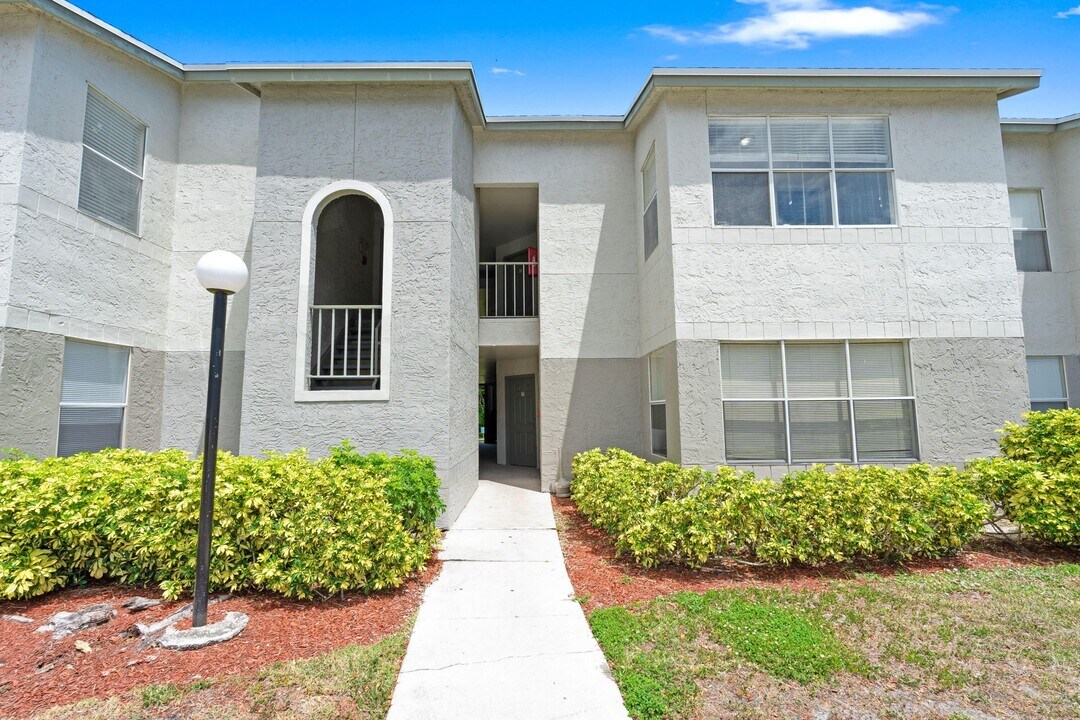 1401 Village Blvd in West Palm Beach, FL - Building Photo