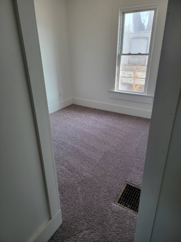 property at 913 E 28th St