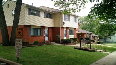 1028 Bridge St in Kalamazoo, MI - Building Photo - Building Photo