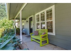 6352 SW Dawn St in Lake Oswego, OR - Foto de edificio - Building Photo